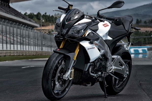 APRILIA Tuono V4 R  Design Made in Italy